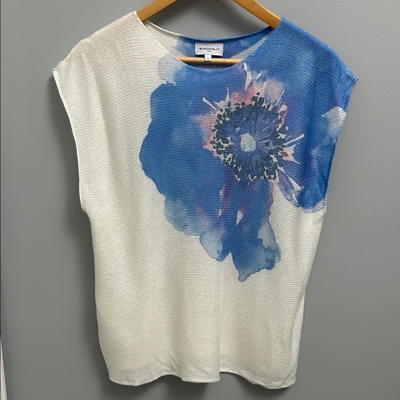 Bianco & Blu Tops - Bianco & Blu Italy White Floral Short Sleeve Knit Top